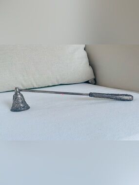 Vtg Wallace Silversmiths Ornate Embossed Flowers Silverplate Candle Snuffer
